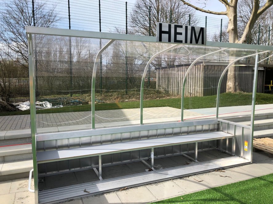 Schild und Beschriftung für Spieler- und Betreuerkabinen